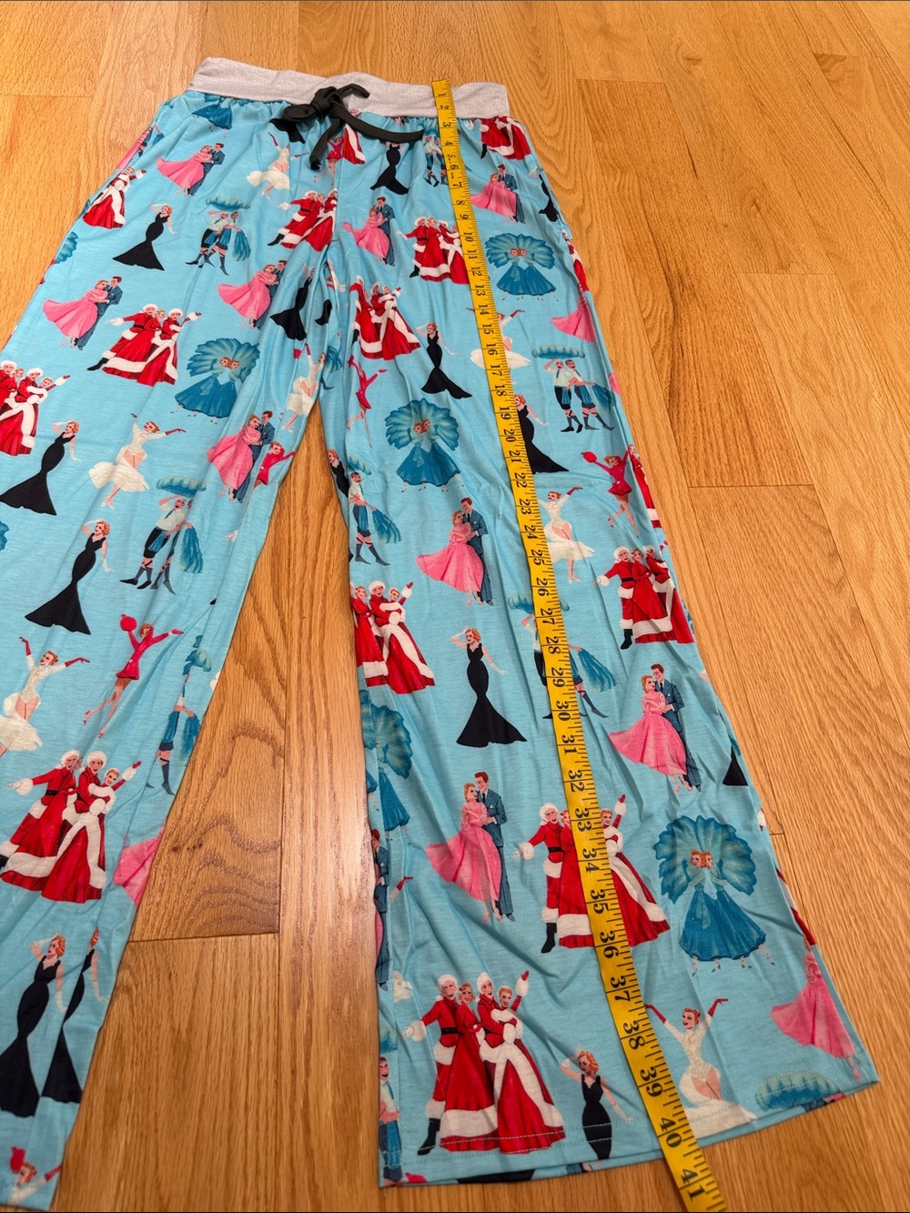 New! Sheshow medium White christmas contrast wide leg pants . - Picture 7 of 10